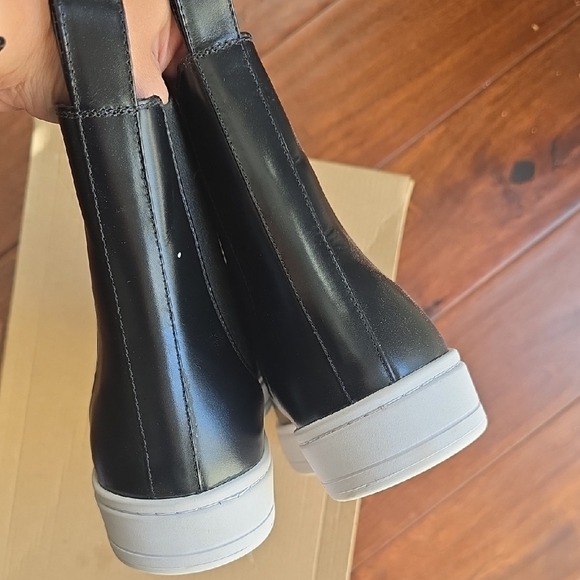 Chelsea Black Leather Slip-On Sneakers - Picture 4 of 6